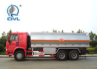 Truk Tanker Minyak 6 x 4 25000l merek SINOTRUK HOWO 12.00R20 Ban Radial Euro II 371hp